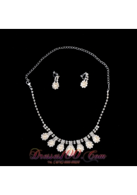 Elegant Pearl With Rhinestone Necklace And Earring Set