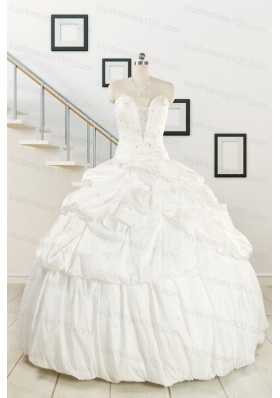 2015 White Taffeta Dresses For a Quinceanera with Beading and Pick Ups